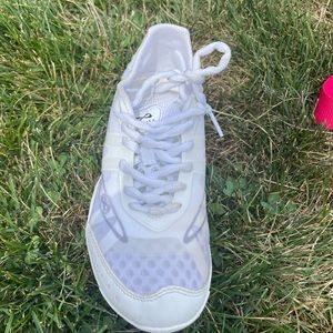 Cheer shoes